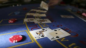 Live dealer spinning wheel during bola setan French Roulette session